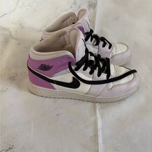 Jordan Kids Sneakers in Lavender and White